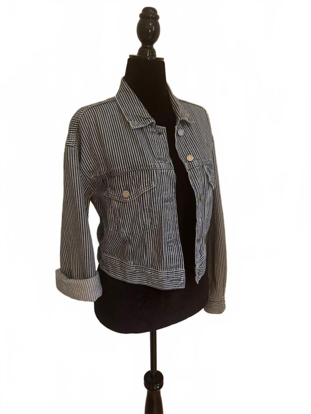 GAP Ultrasoft Denim Blue Railroad Stripe Cropped Icon Jacket Large